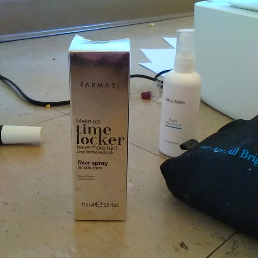 Time locker setting spray